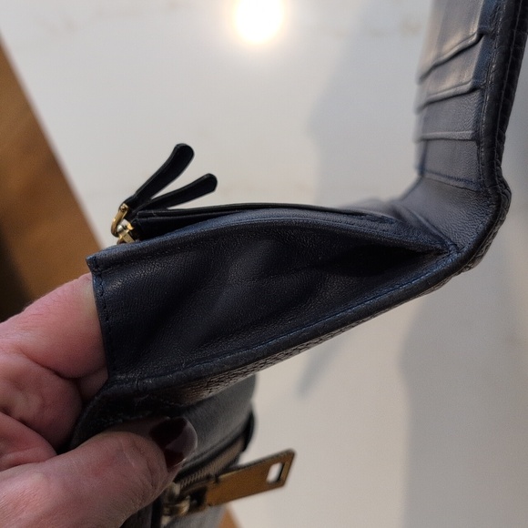 Marc Jacobs Navy Pebbled Leather Trifold Wallet. - Picture 10 of 11